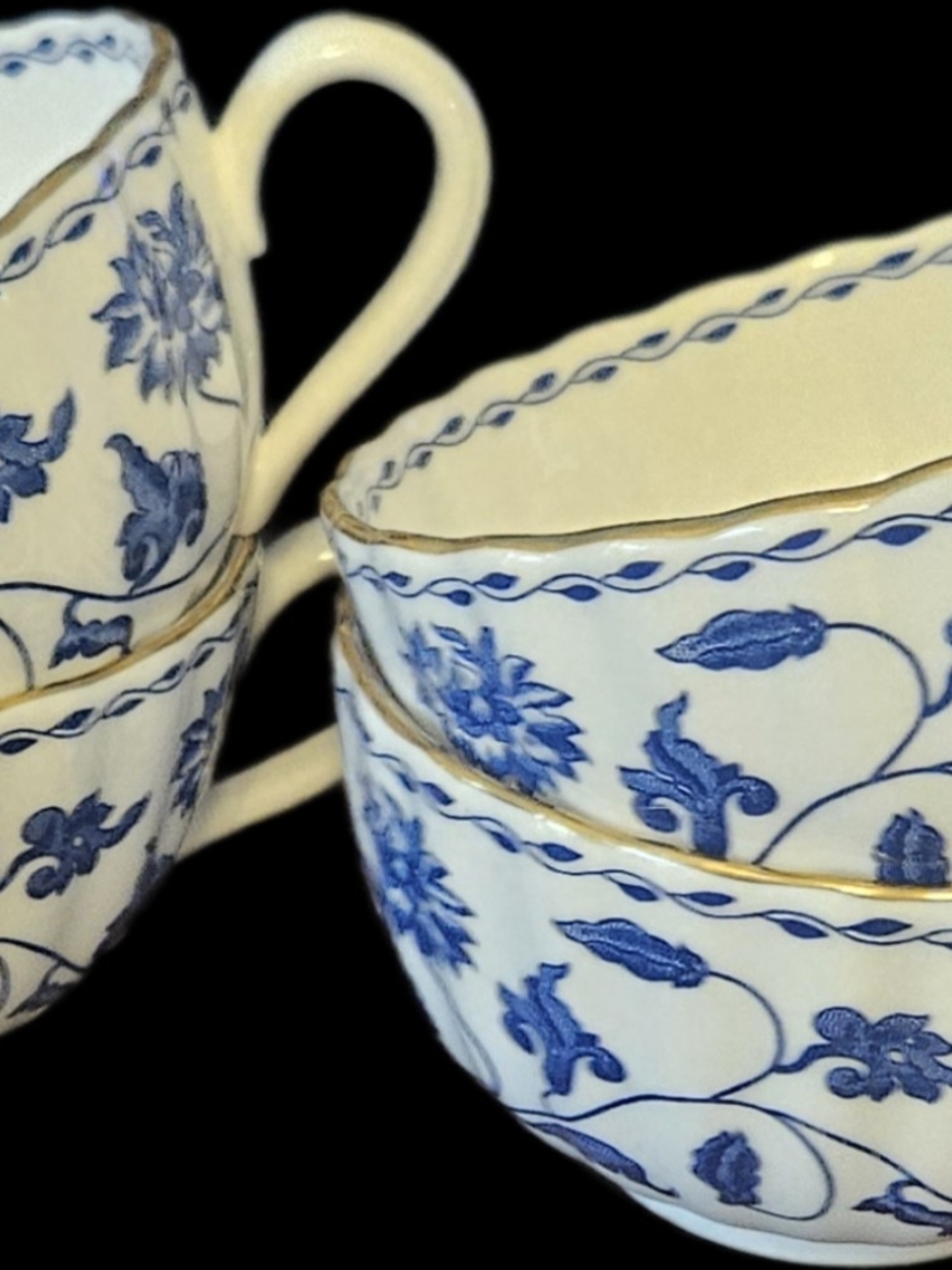 4 Spode White and Blue Floral Porcelain Teacups with Gold Trim - Picture 6 of 9
